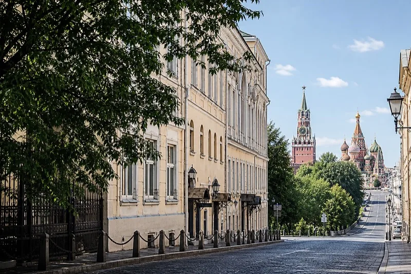 Вечерняя улица Москвы
